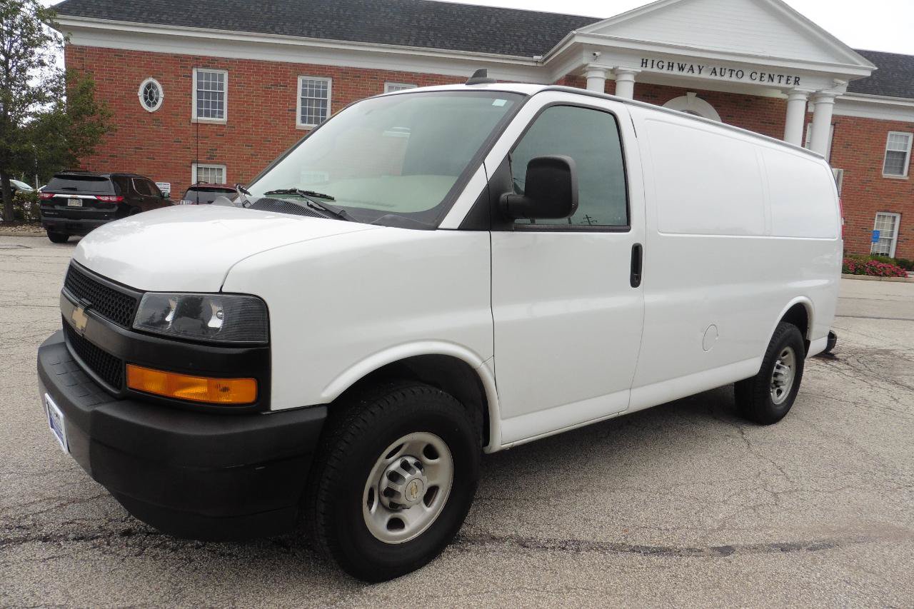 Used 2022 Chevrolet Express 3500 w/ Driver Convenience Package RWD image 11