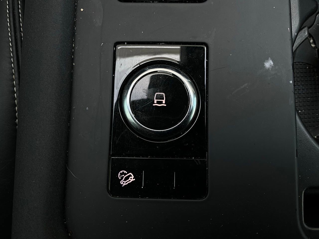 Used 2022 Land Rover Discovery S R-Dynamic image 27