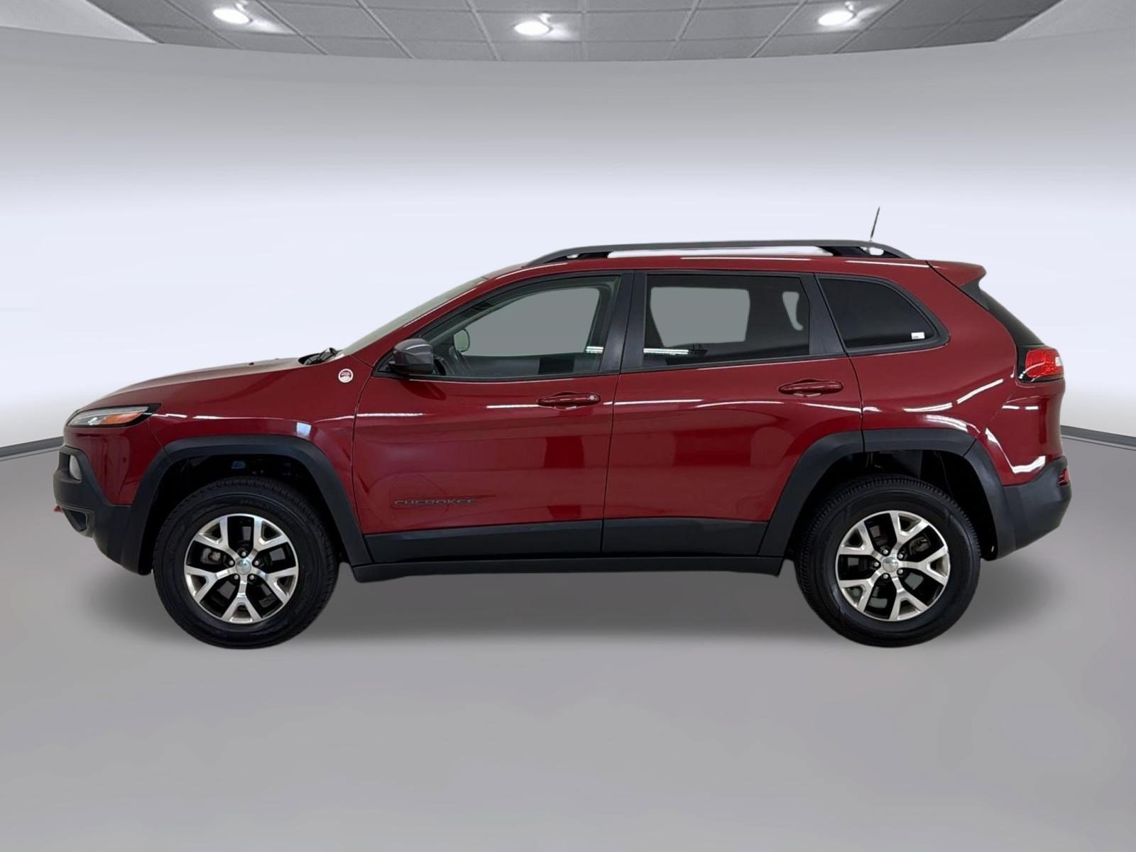 Used 2017 Jeep Cherokee Trailhawk w/ Cold Weather Group AWD/4WD image 2