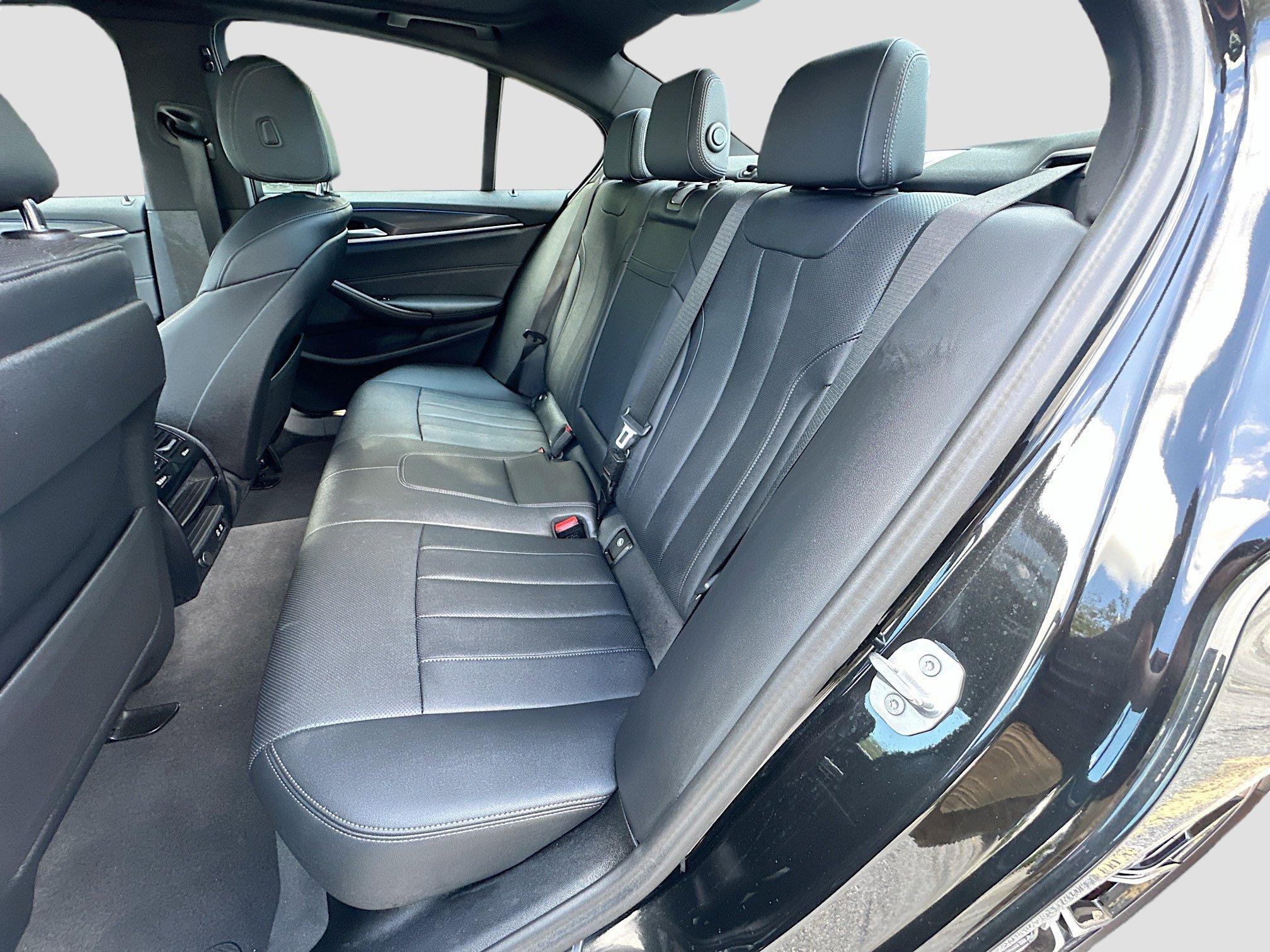 Certified 2023 BMW 530e w/ M Sport Package image 25