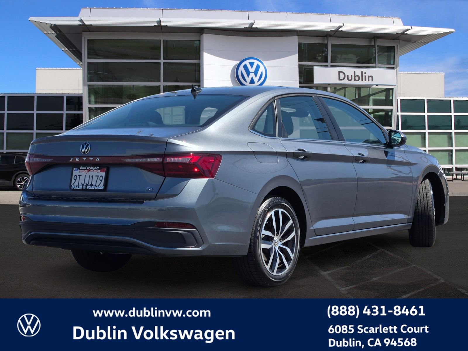 Used 2025 Volkswagen Jetta SE w/ Sunroof Package FWD image 4