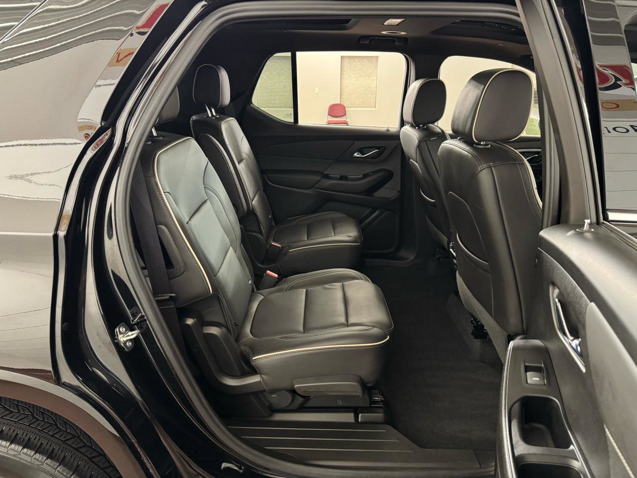 Used 2023 Chevrolet Traverse Premier w/ LPO, Floor Liner Package AWD/4WD image 41
