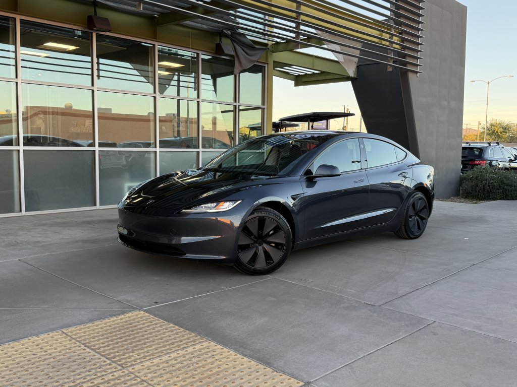 Used 2025 Tesla Model 3 image 1
