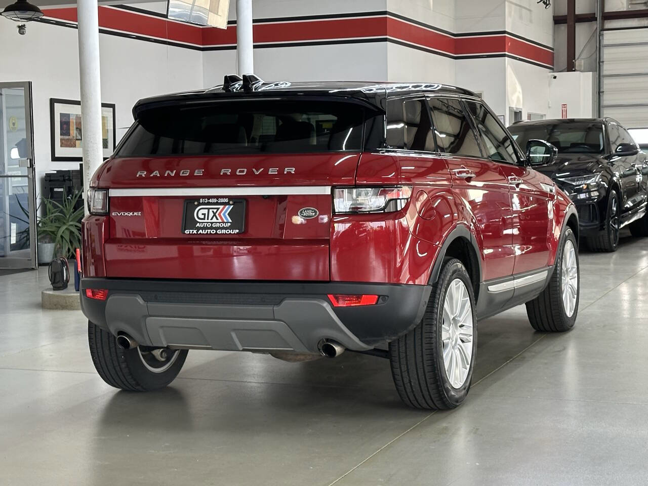 Used 2019 Land Rover Range Rover Evoque HSE image 2
