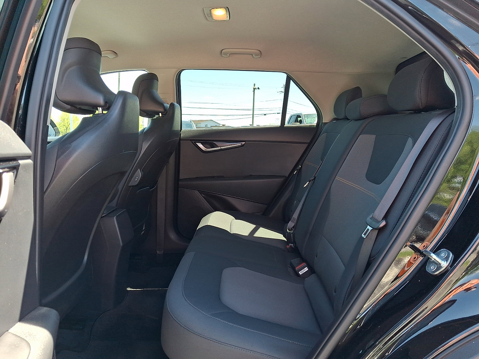 Used 2023 Kia Niro LX FWD image 10