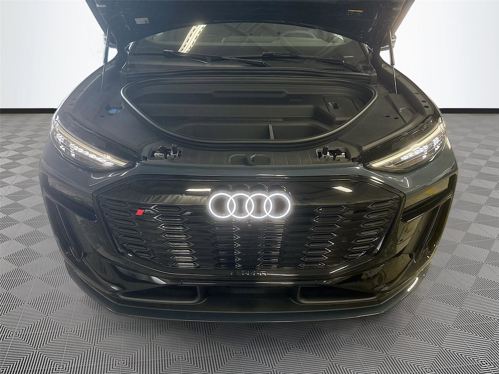 New 2027 Audi SQ6 e-tron Prestige AWD/4WD image 31