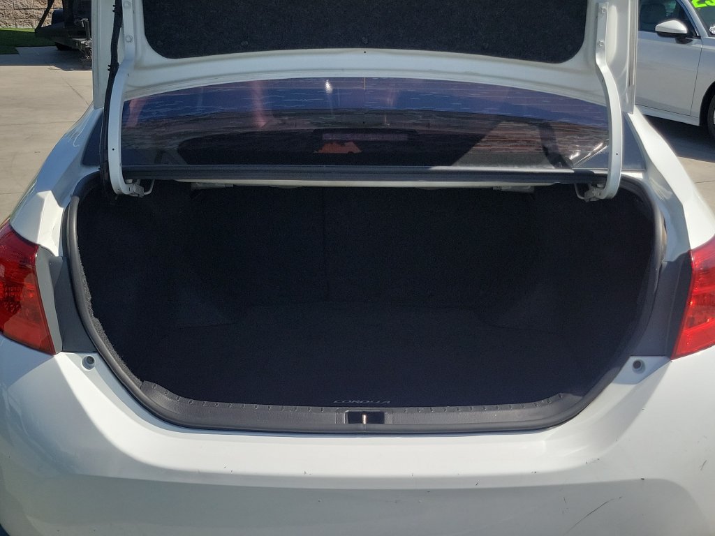 Used 2019 Toyota Corolla SE w/ Carpet Mat Package (TMS) FWD image 8