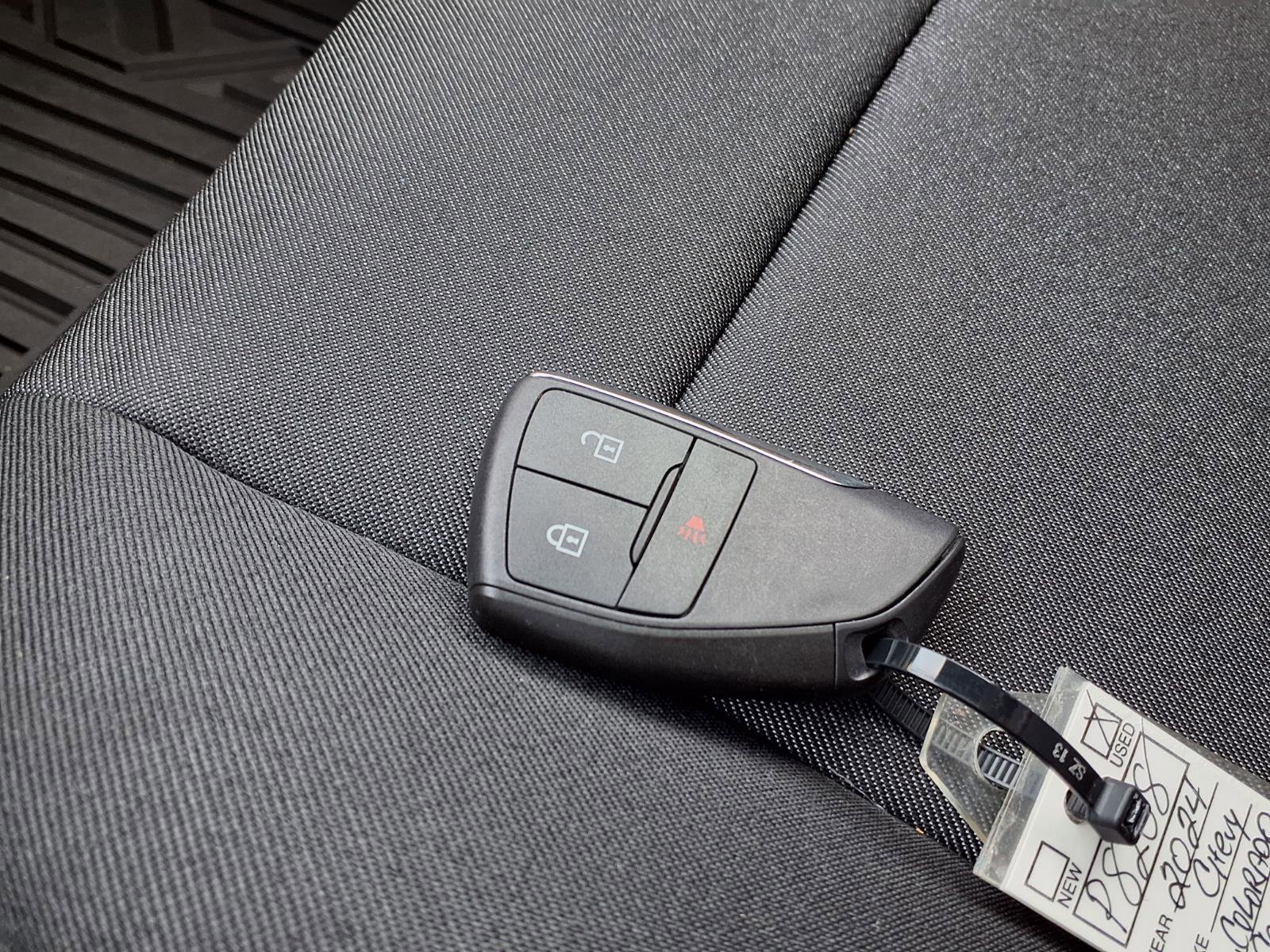 Used 2024 Chevrolet Colorado W/T w/ Technology Package AWD/4WD image 17