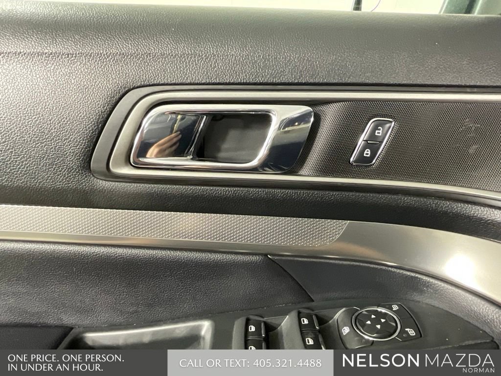 Used 2018 Ford Explorer XLT w/ Equipment Group 202A FWD image 17