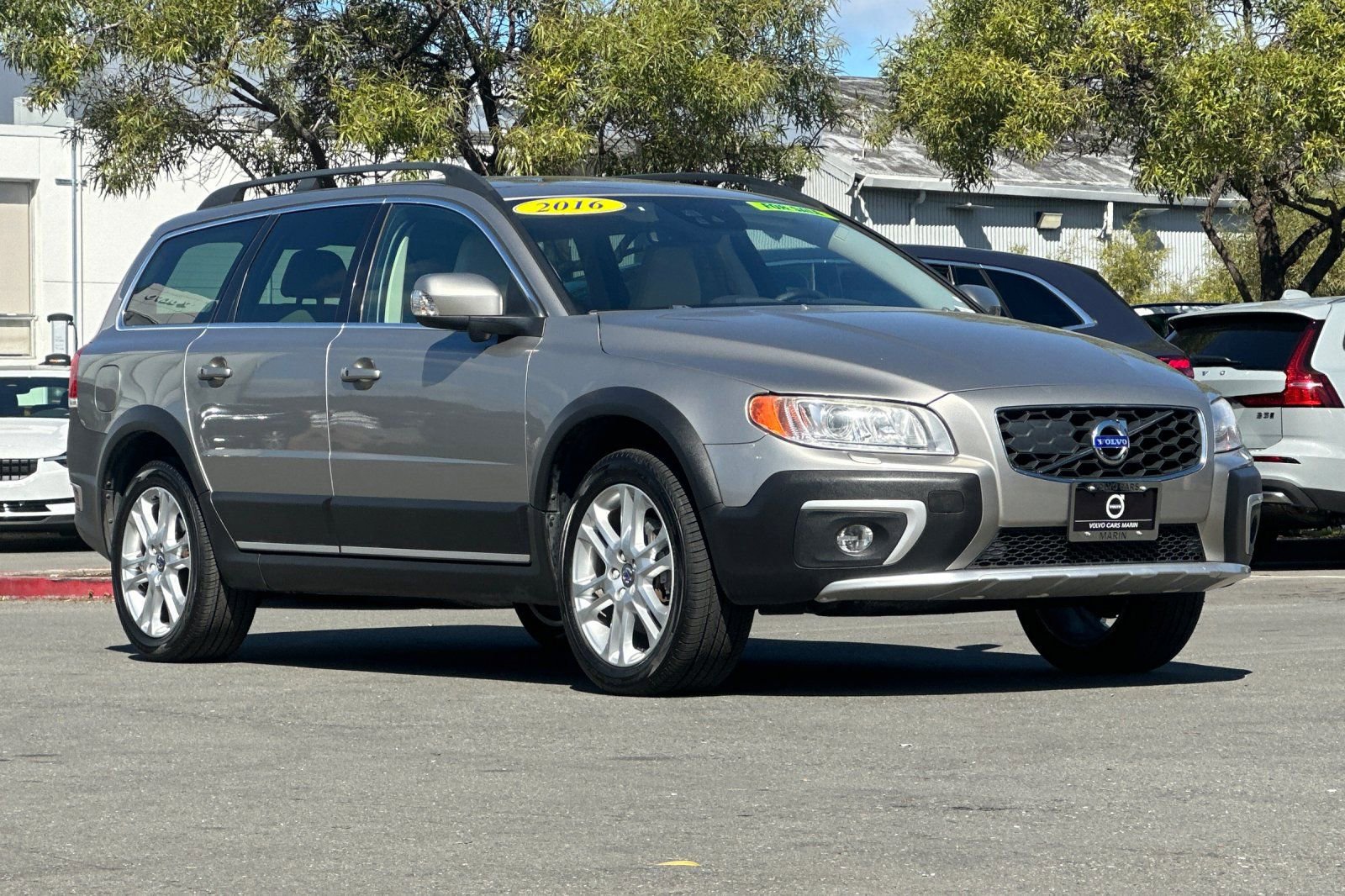 Used 2016 Volvo XC70 T5 Platinum w/ Protection Package image 9