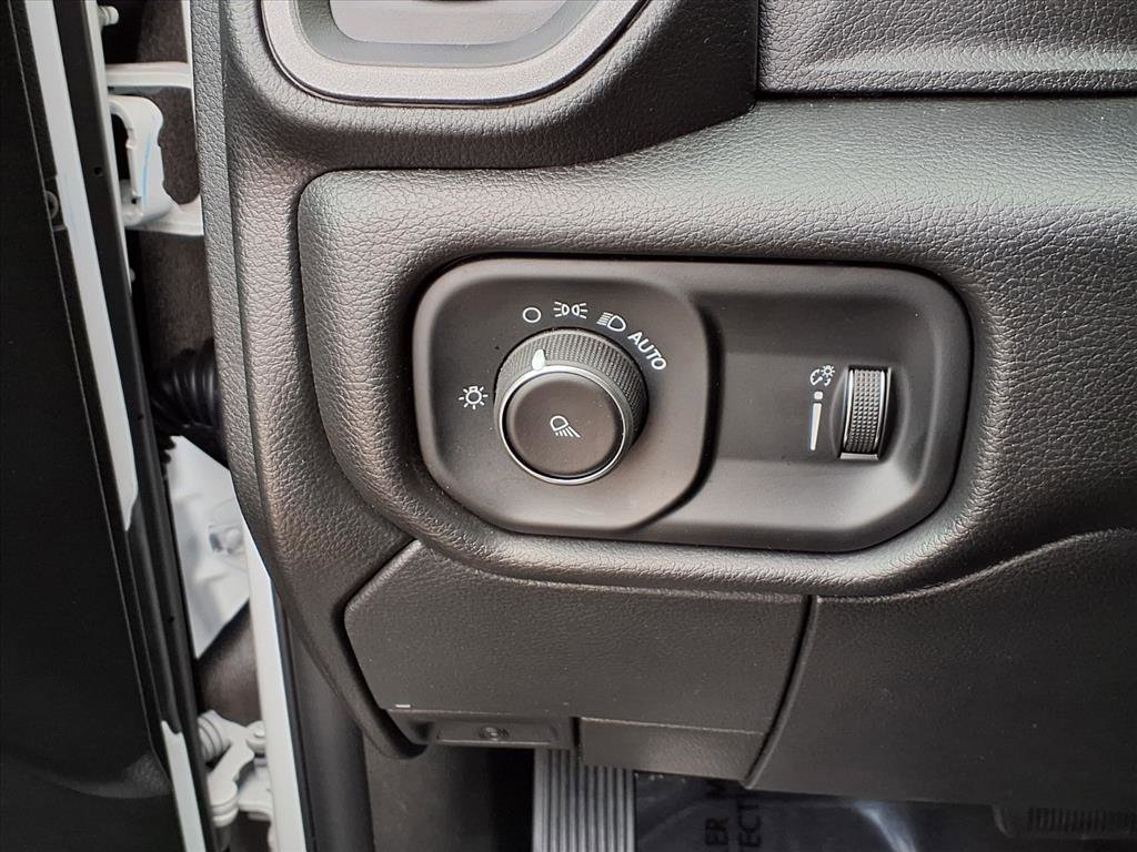 Used 2024 RAM 2500 Tradesman w/ Chrome Appearance Group image 21