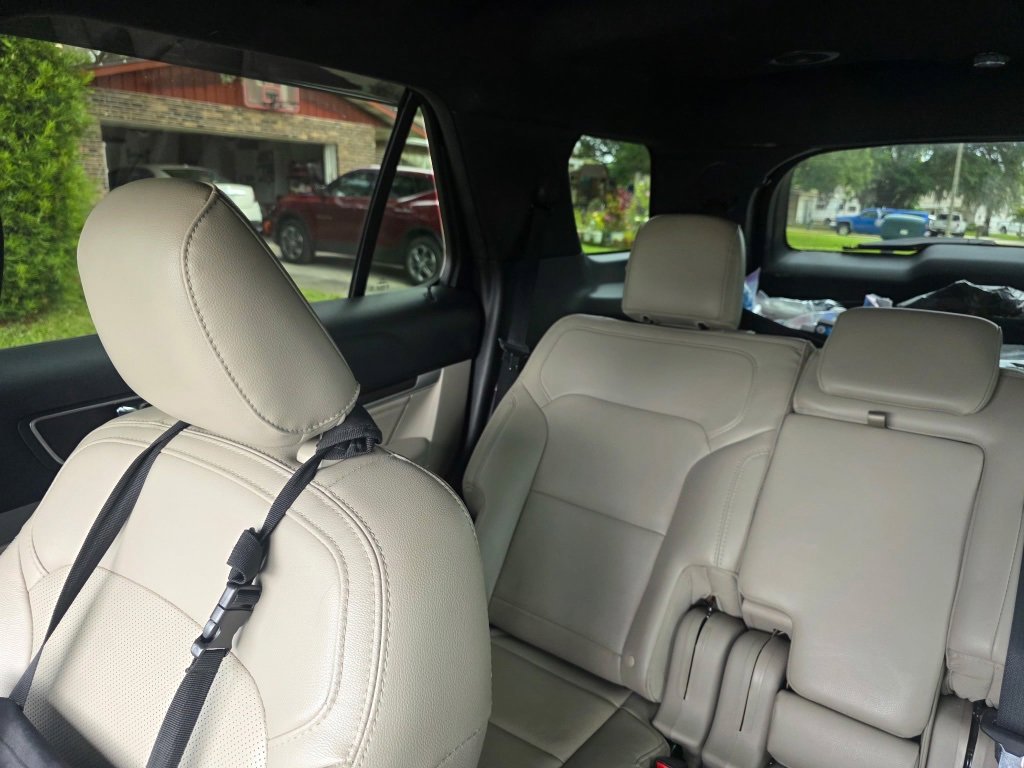 Used 2019 Ford Explorer Limited w/ Class III Trailer Tow Package image 8