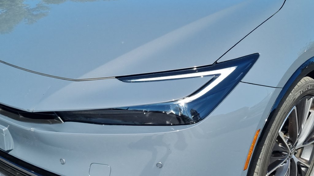 Used 2024 Toyota Prius XLE FWD image 9