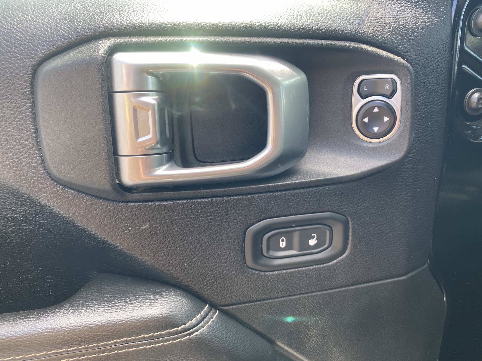 Used 2020 Jeep Gladiator Overland AWD/4WD image 16