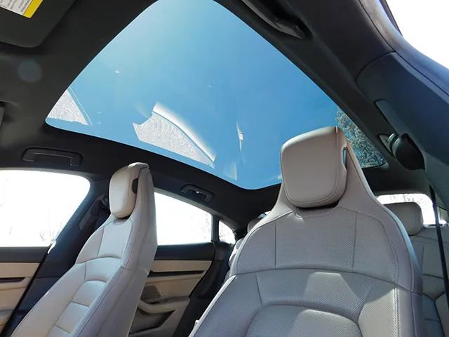 Used 2021 Porsche Taycan image 16