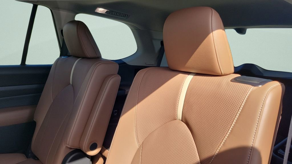 Used 2025 Toyota Grand Highlander AWD image 13