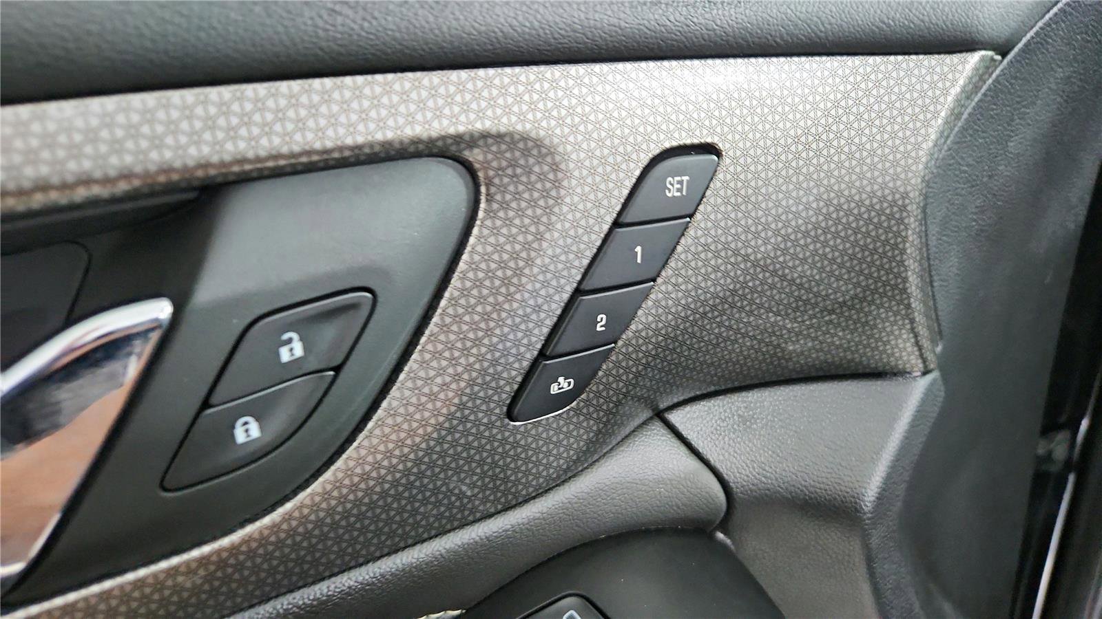 Used 2024 Chevrolet Traverse Premier w/ Redline Edition AWD/4WD image 13