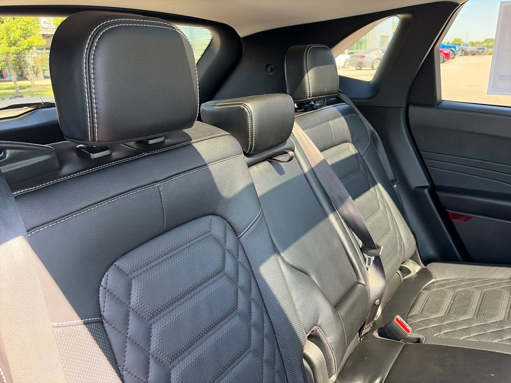 Used 2023 Ford Escape Platinum w/ Premium Technology Package AWD/4WD image 36