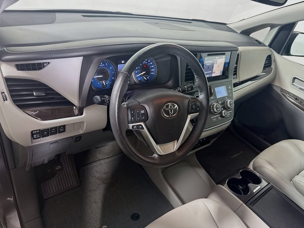 Used 2017 Toyota Sienna XLE w/ XLE Navigation Package FWD image 10