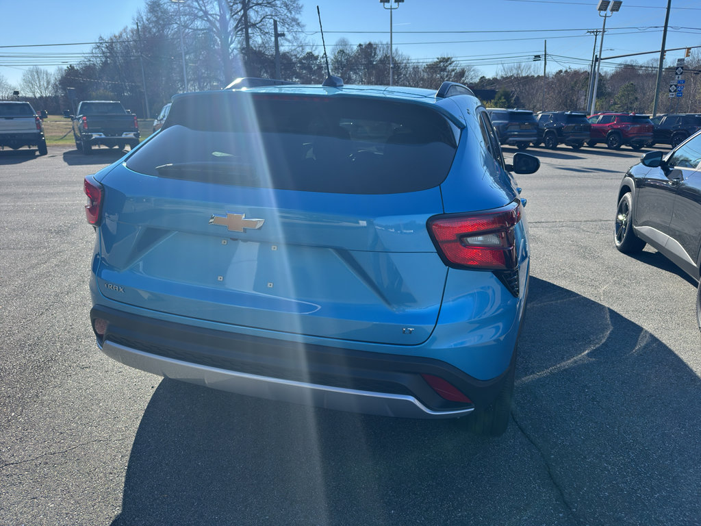 New 2026 Chevrolet Trax LT w/ Sunroof Package FWD image 5