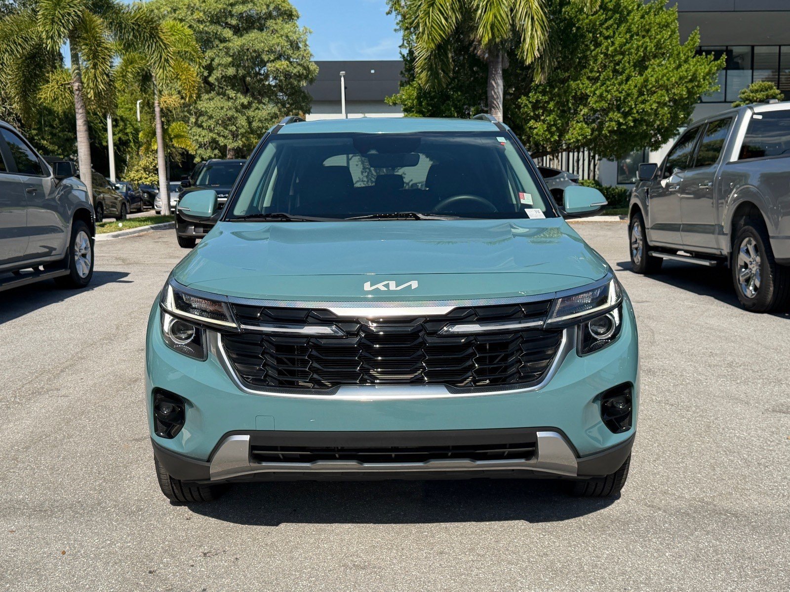 Certified 2024 Kia Seltos EX FWD image 2