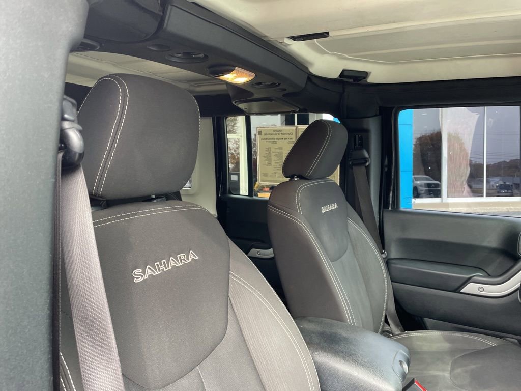 Used 2017 Jeep Wrangler Unlimited Sahara w/ Connectivity Group image 22