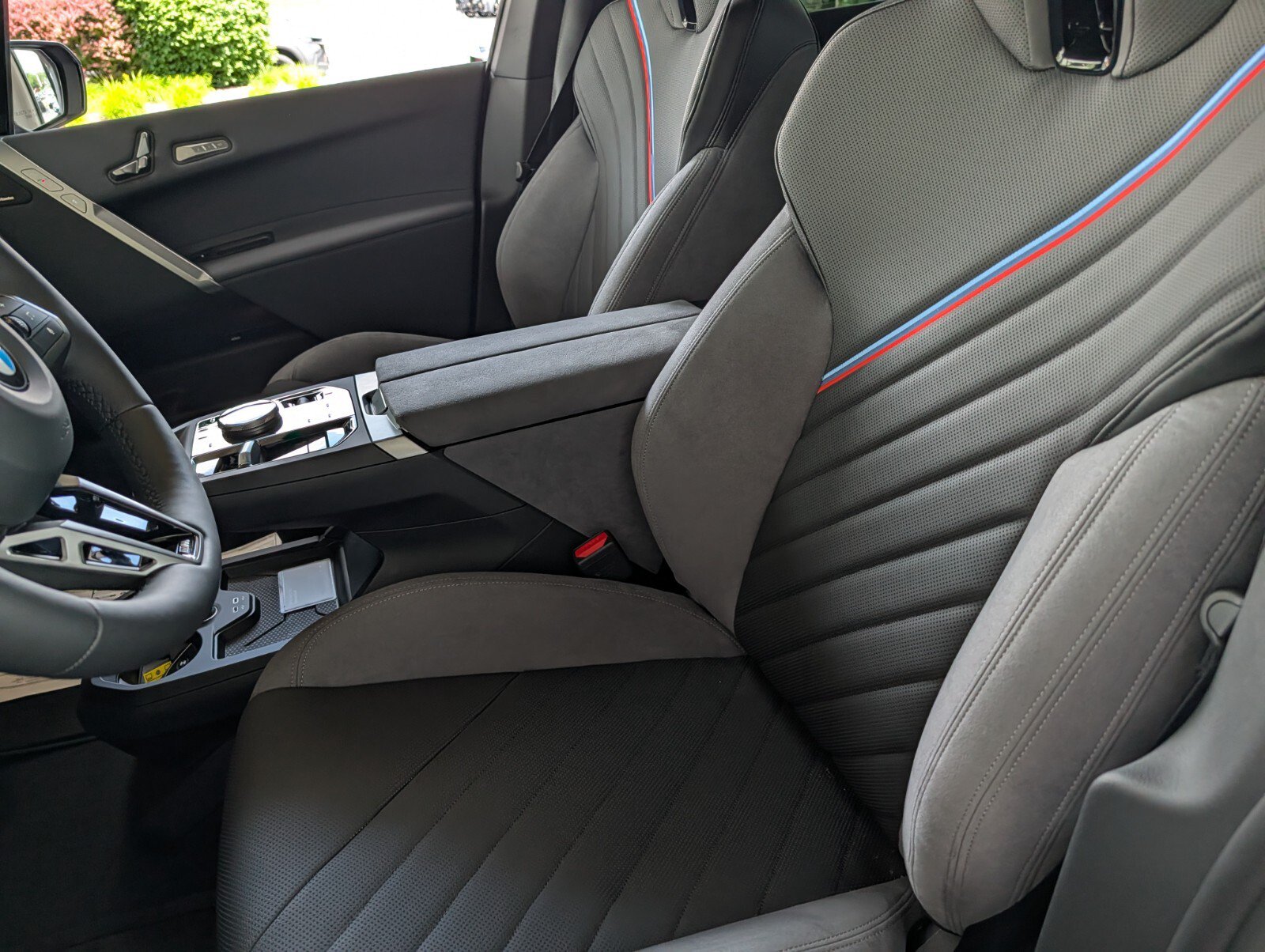 New 2026 BMW iX xDrive45 w/ M Sport Package AWD/4WD image 10