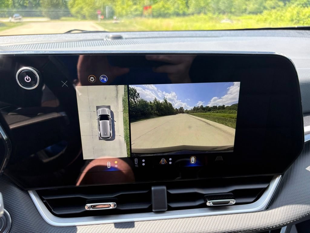 New 2026 Chevrolet Equinox LT w/ Convenience Package II FWD image 25