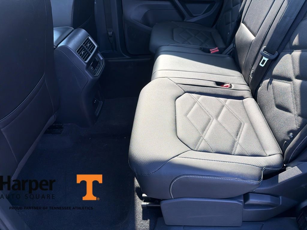 Used 2024 Volkswagen Atlas SE w/ Black Wheel Package image 10