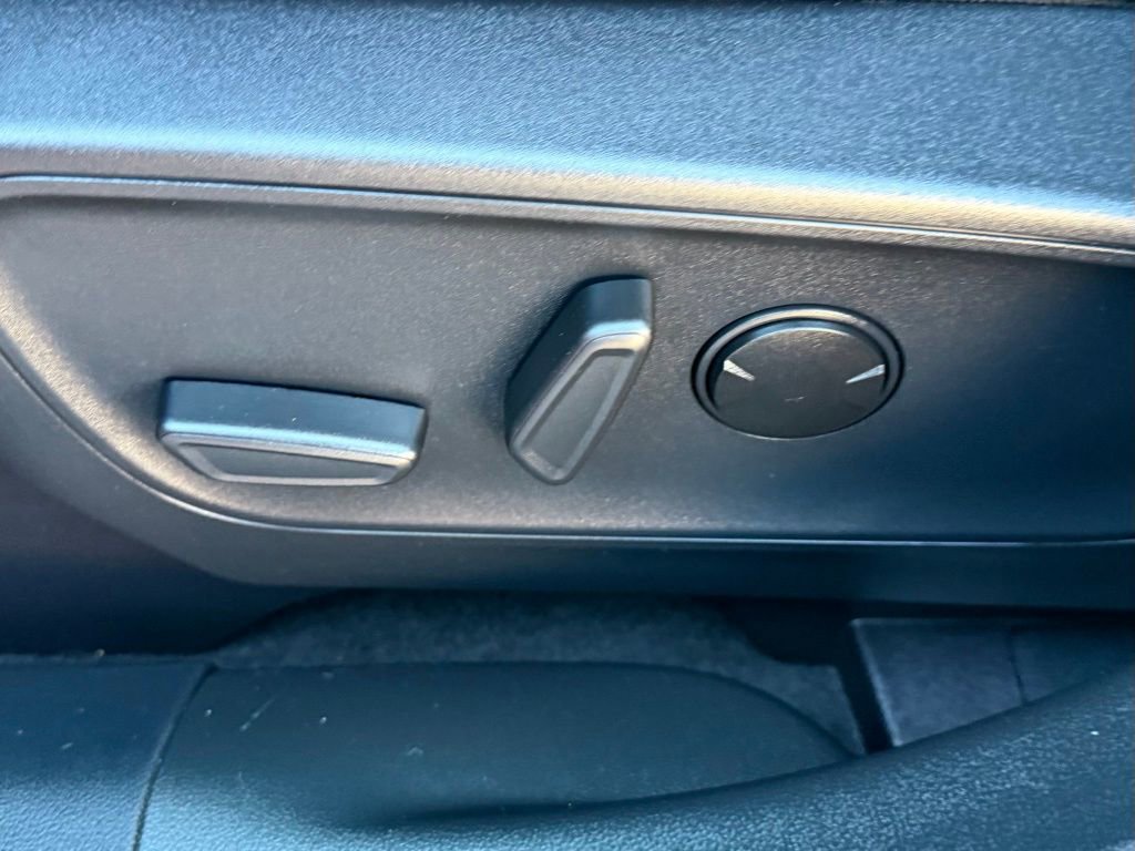 Certified 2025 Ford Escape ST-Line w/ Equipment Group 301A image 17