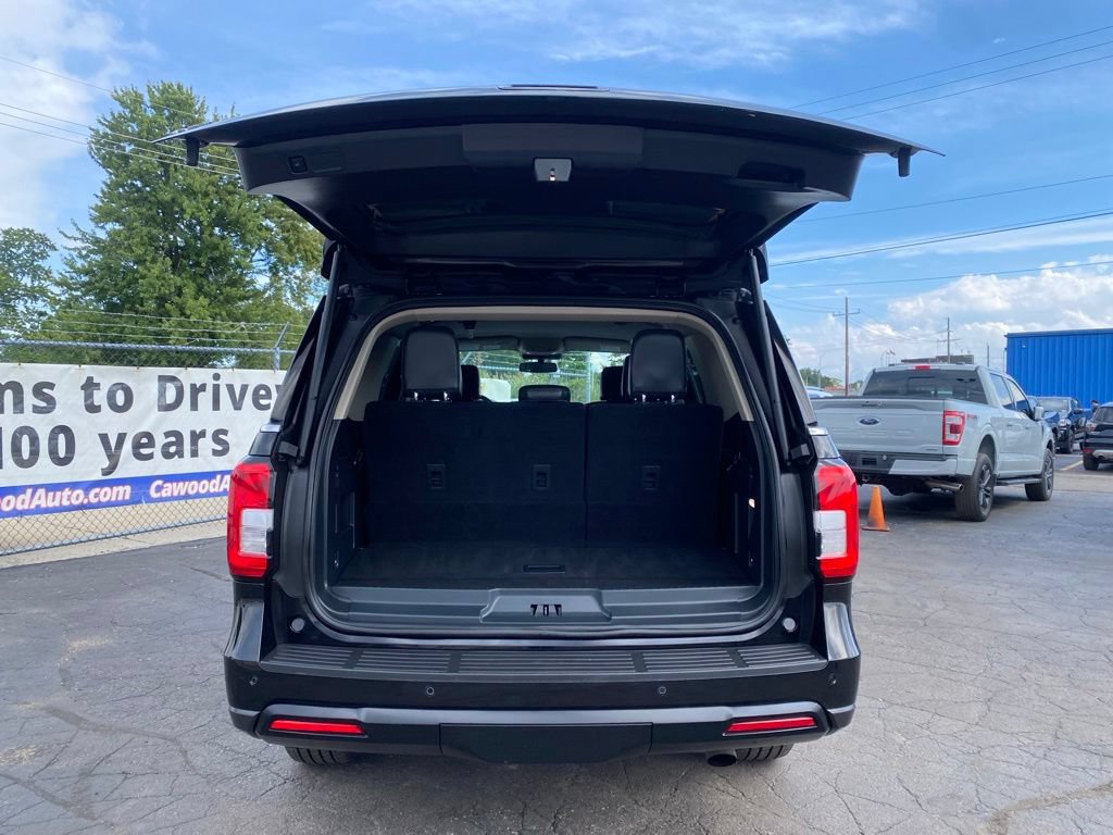 Used 2024 Ford Expedition XLT AWD/4WD image 4