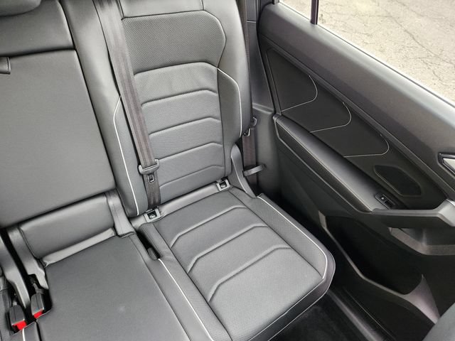 Used 2022 Volkswagen Tiguan SEL R-Line AWD/4WD image 16