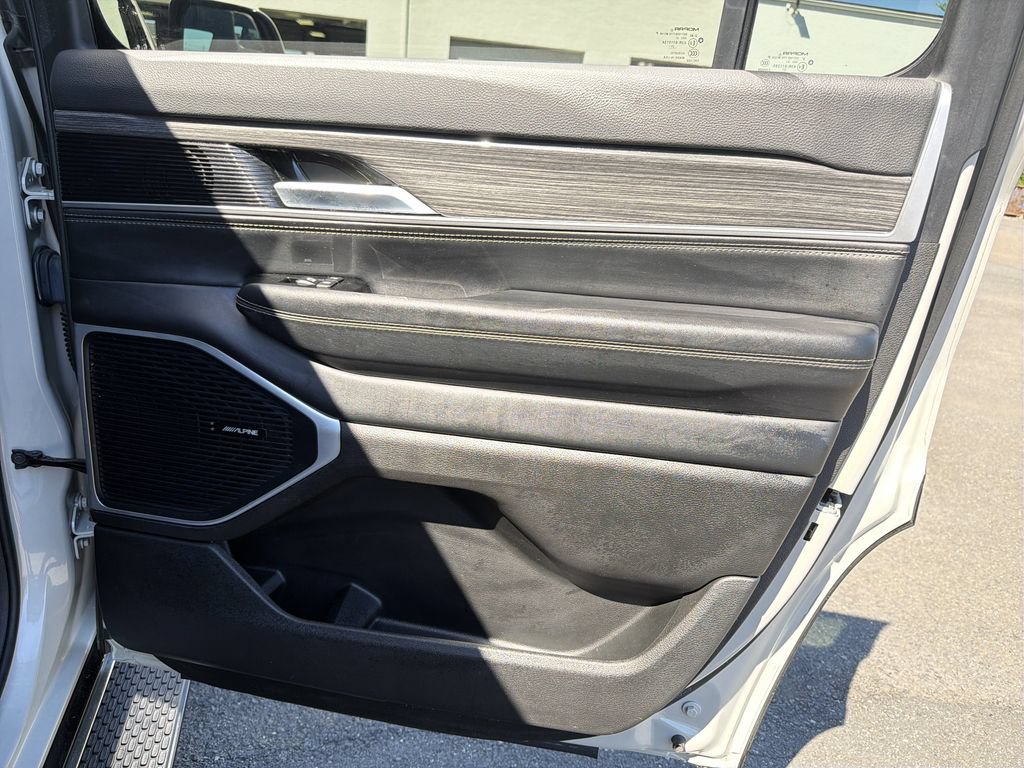 Used 2022 Jeep Wagoneer Series II AWD/4WD image 18