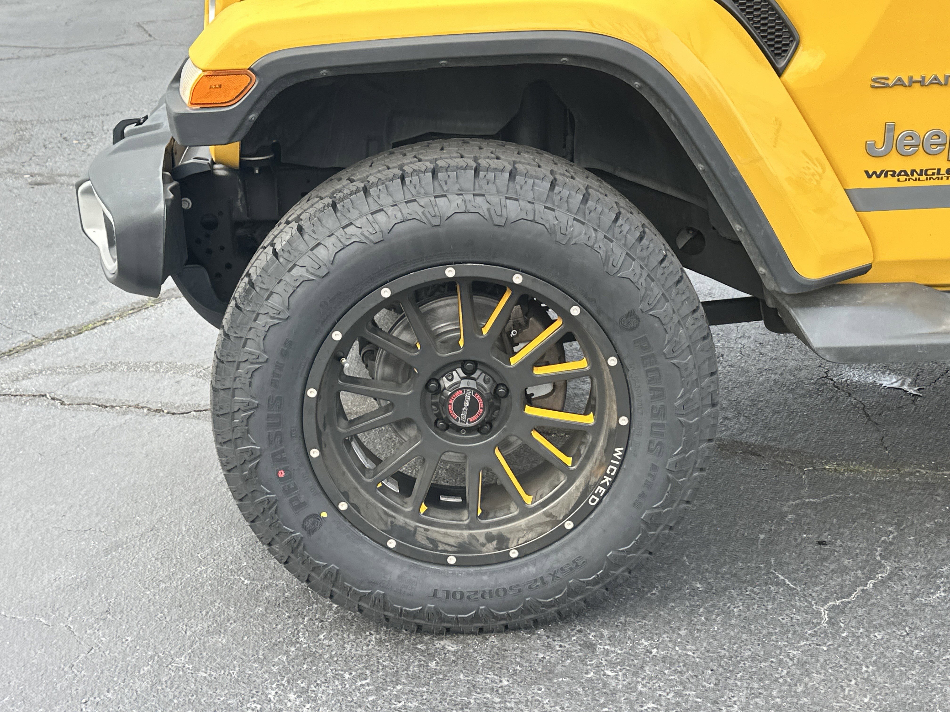 Used 2019 Jeep Wrangler Unlimited Sahara image 9