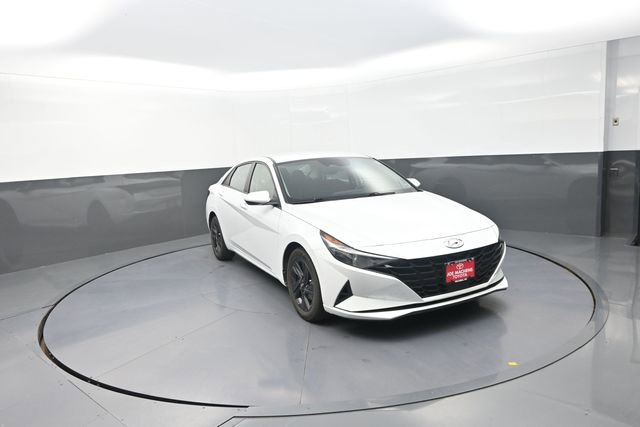 Used 2021 Hyundai Elantra SEL w/ Convenience Package FWD image 12