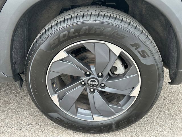 Used 2025 Nissan Rogue SV image 30