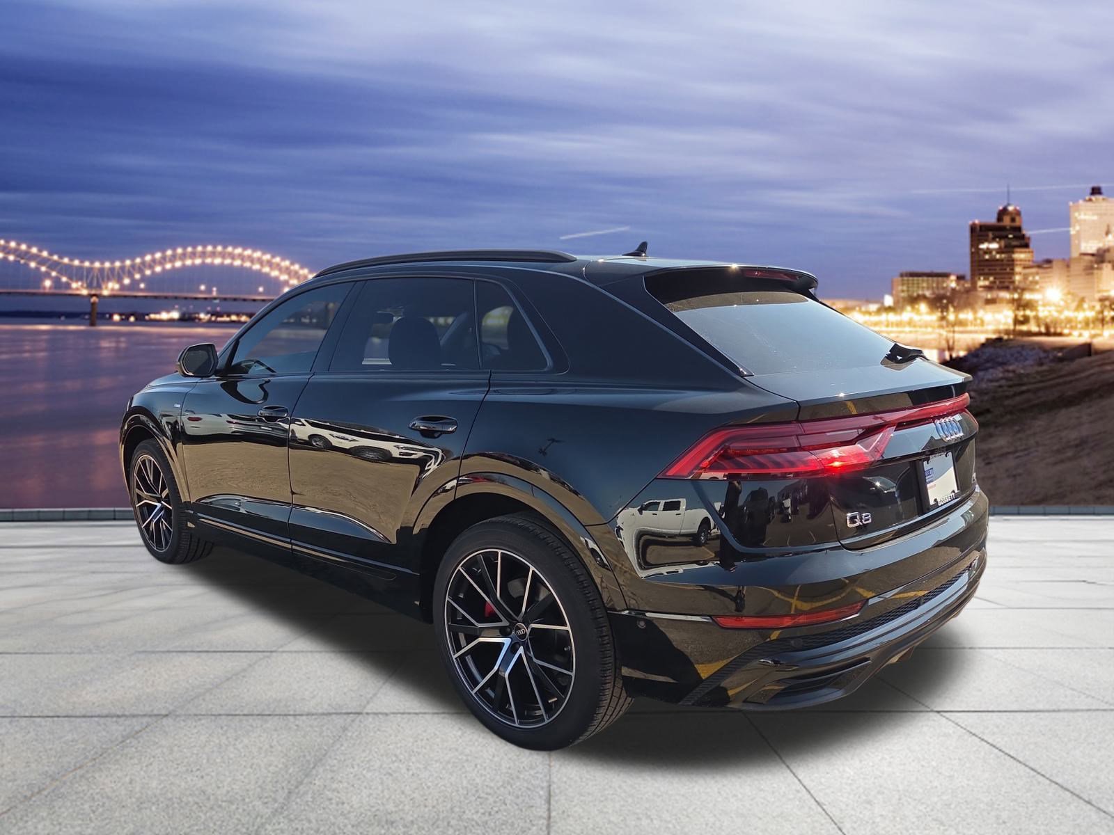 Used 2023 Audi Q8 Prestige w/ Prestige Package image 3