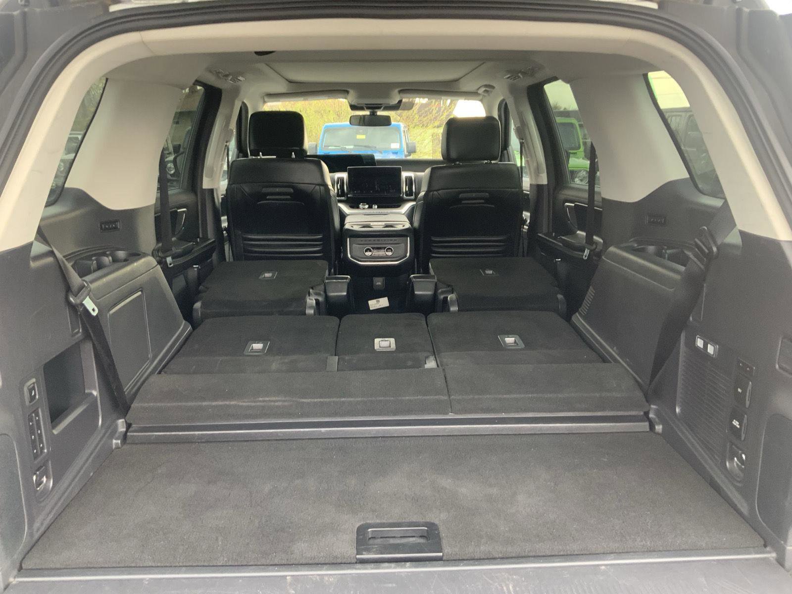 Used 2025 Ford Expedition Platinum image 15