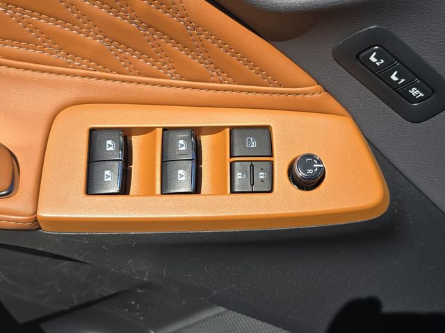 Used 2019 Toyota Avalon Limited image 27