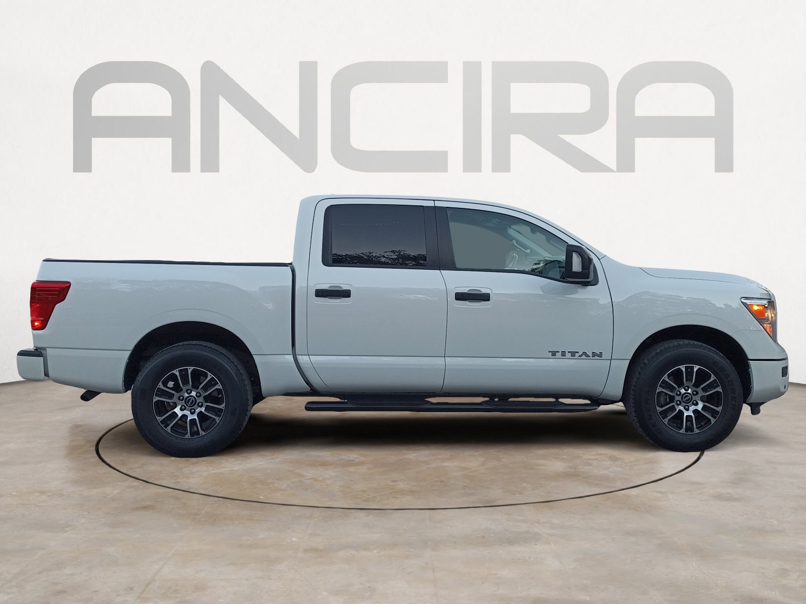 Used 2023 Nissan Titan SV w/ SV Convenience Package image 11