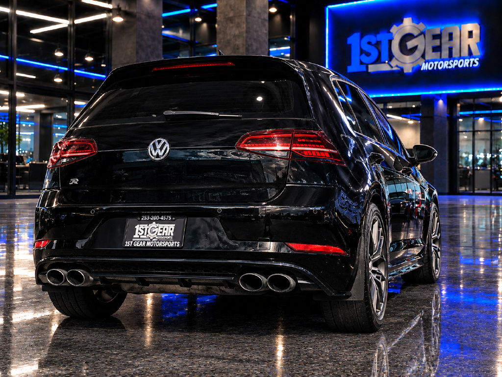Used 2018 Volkswagen Golf R 4-Door AWD/4WD image 11