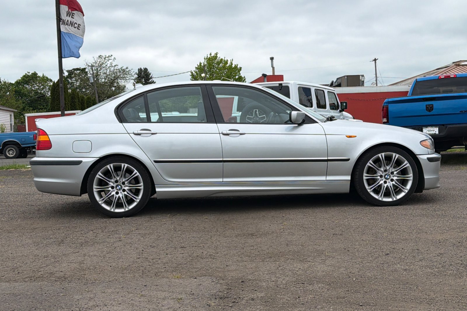 Used 2005 BMW 330i Sedan RWD image 3