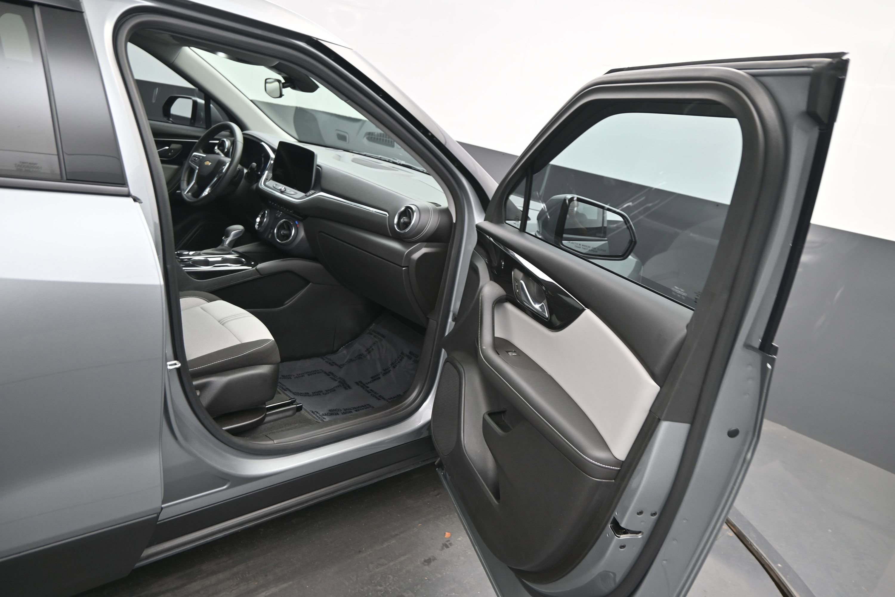 Used 2023 Chevrolet Blazer LT FWD image 13