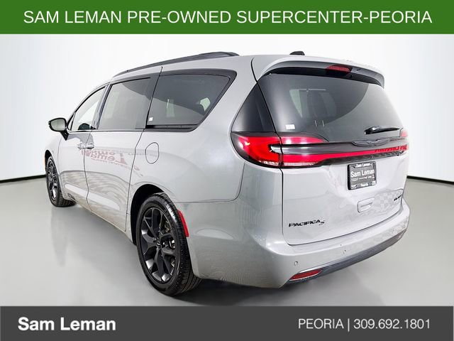 Used 2025 Chrysler Pacifica Limited image 5