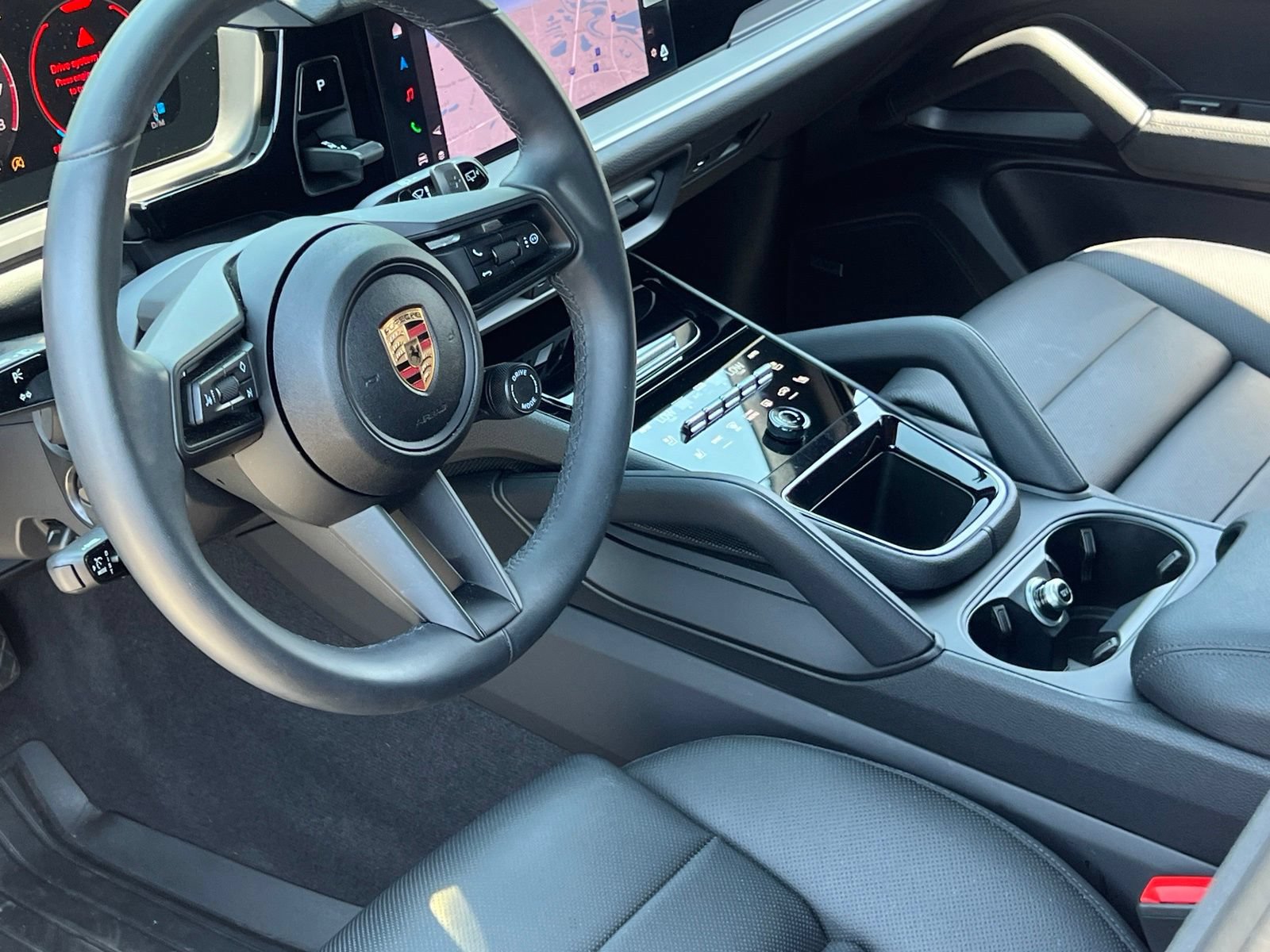 Certified 2025 Porsche Cayenne AWD/4WD image 4