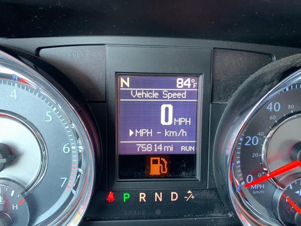 Used 2013 Chrysler Town & Country Touring FWD image 29
