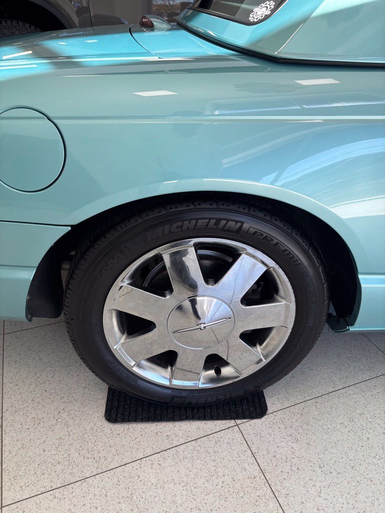 Used 2002 Ford Thunderbird RWD image 7