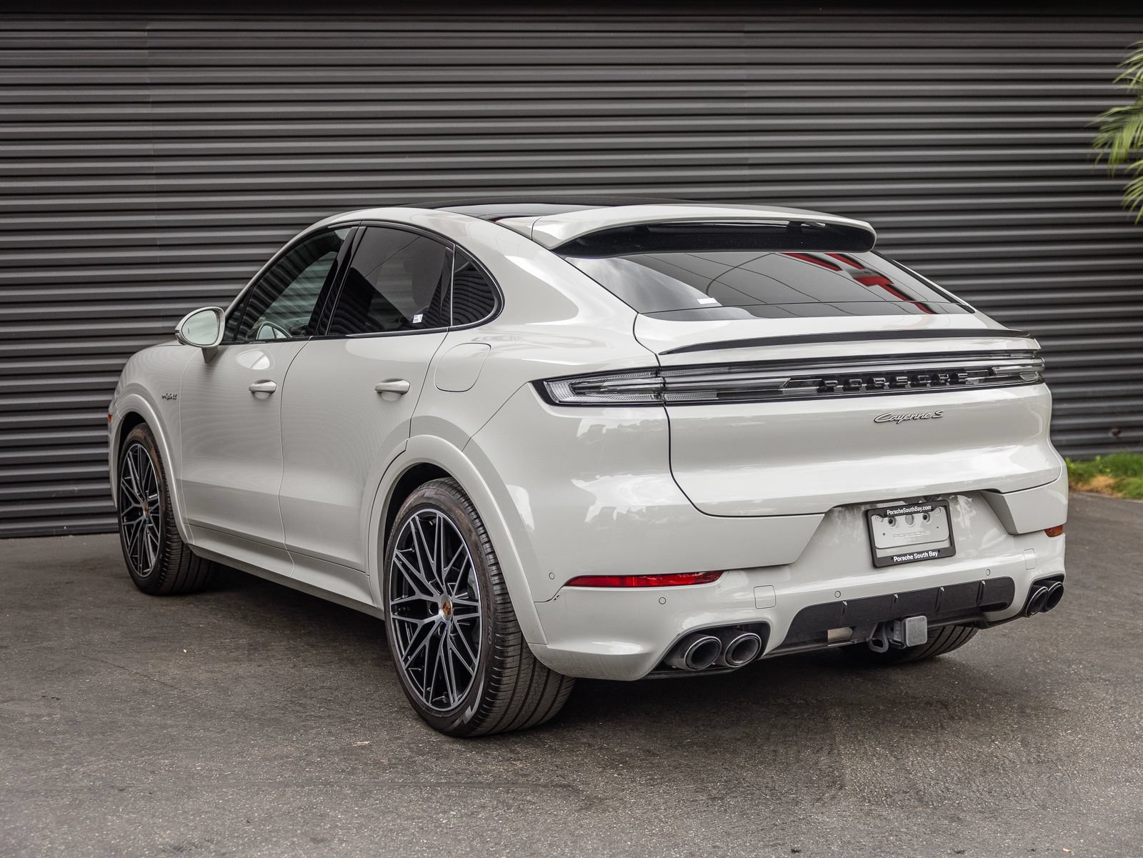Certified 2025 Porsche Cayenne S AWD/4WD image 3