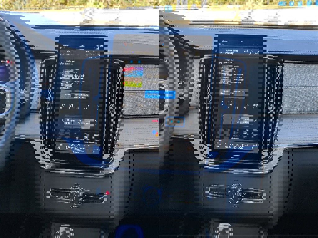 New 2026 Volvo XC90 T8 Plus w/ Protection Package Premier image 23