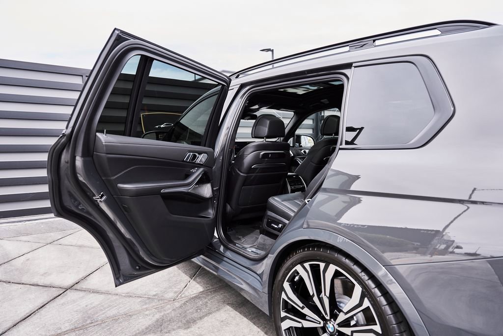 Used 2026 BMW X7 M60i image 29
